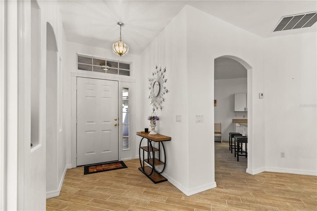 For Sale: $330,000 (2 beds, 2 baths, 1722 Square Feet)