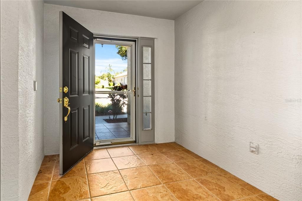 For Sale: $330,000 (2 beds, 2 baths, 1722 Square Feet)