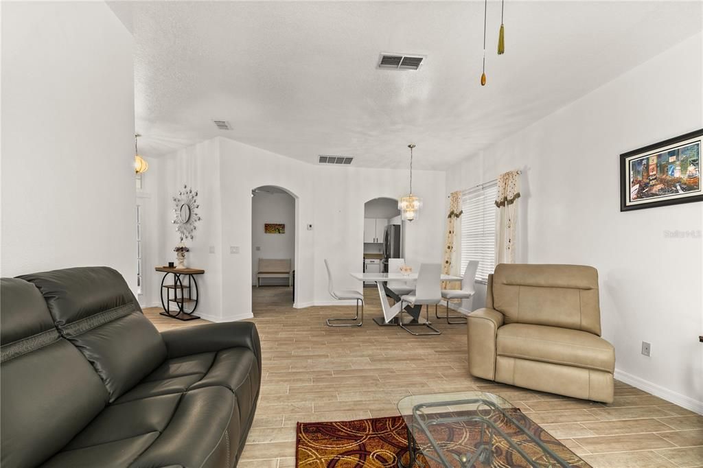 For Sale: $330,000 (2 beds, 2 baths, 1722 Square Feet)