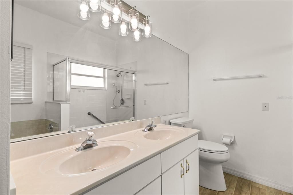 For Sale: $330,000 (2 beds, 2 baths, 1722 Square Feet)