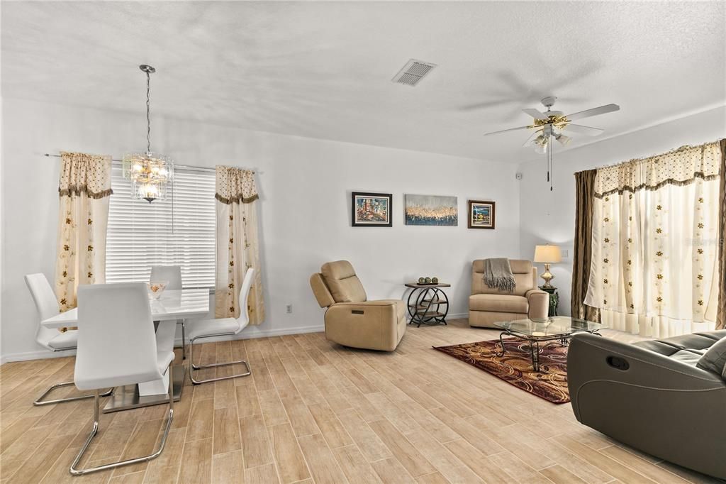 For Sale: $330,000 (2 beds, 2 baths, 1722 Square Feet)