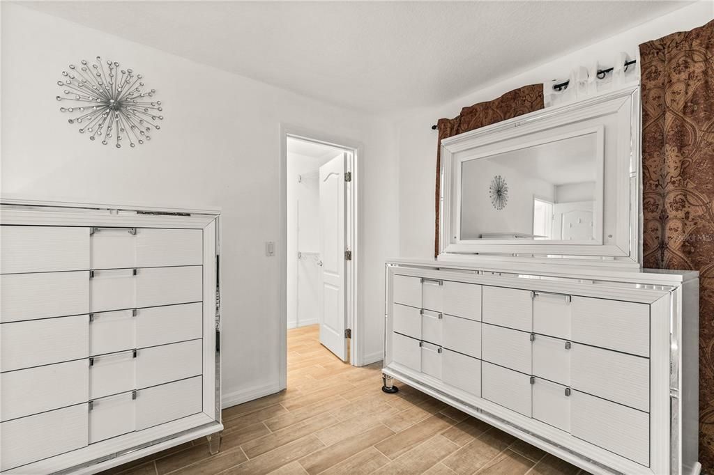 For Sale: $330,000 (2 beds, 2 baths, 1722 Square Feet)