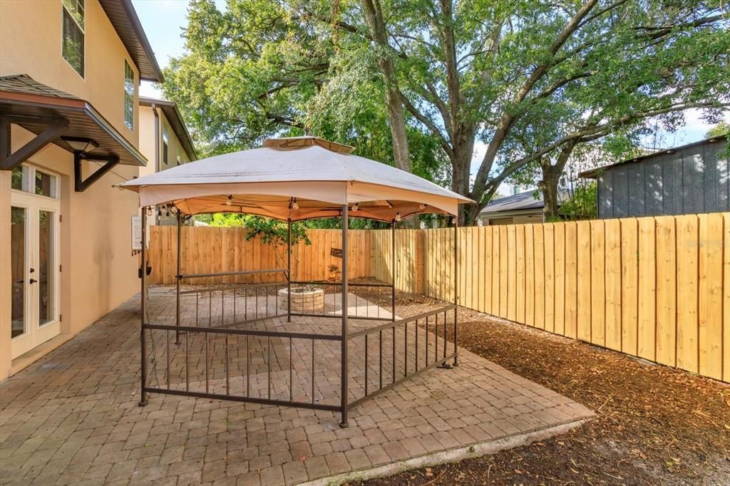 For Rent: $2,900 (3 beds, 2 baths, 1642 Square Feet)