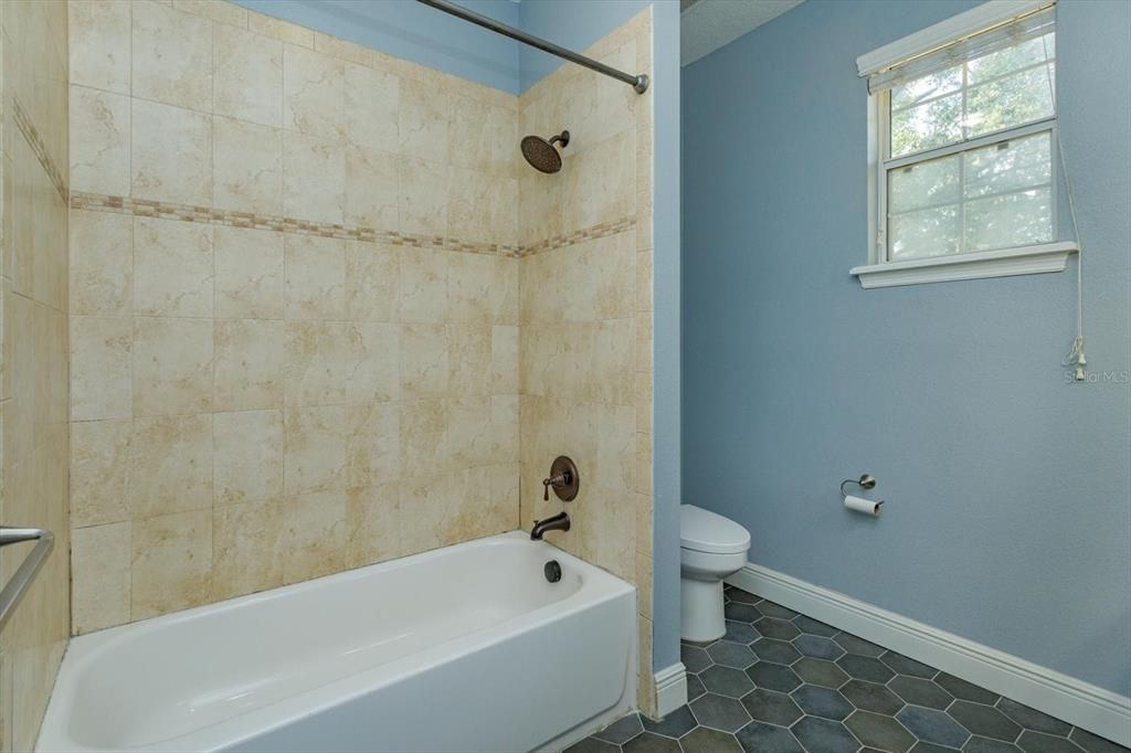 For Rent: $2,900 (3 beds, 2 baths, 1642 Square Feet)