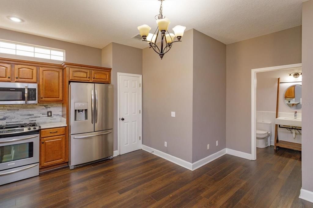 For Rent: $2,900 (3 beds, 2 baths, 1642 Square Feet)