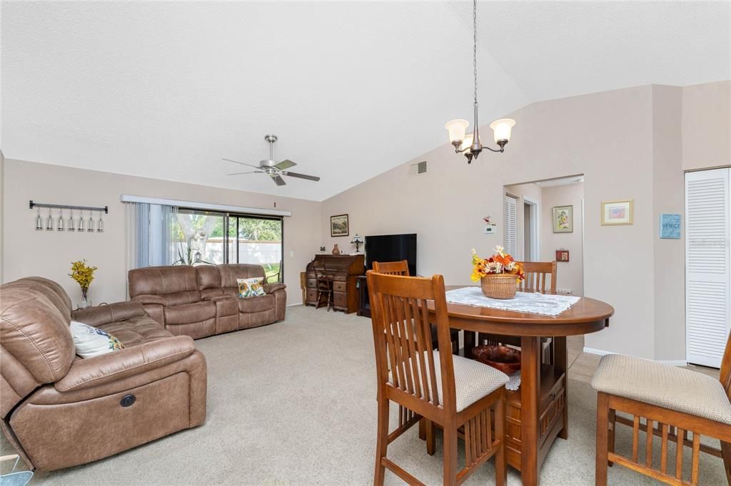 For Sale: $199,000 (2 beds, 2 baths, 1078 Square Feet)