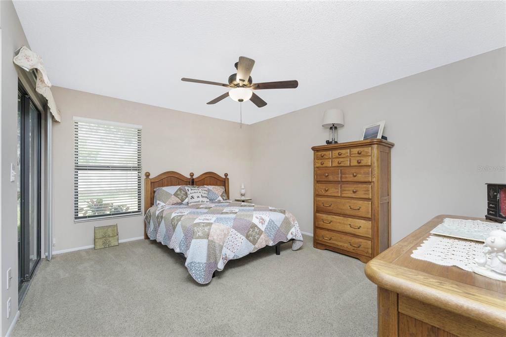 For Sale: $199,000 (2 beds, 2 baths, 1078 Square Feet)