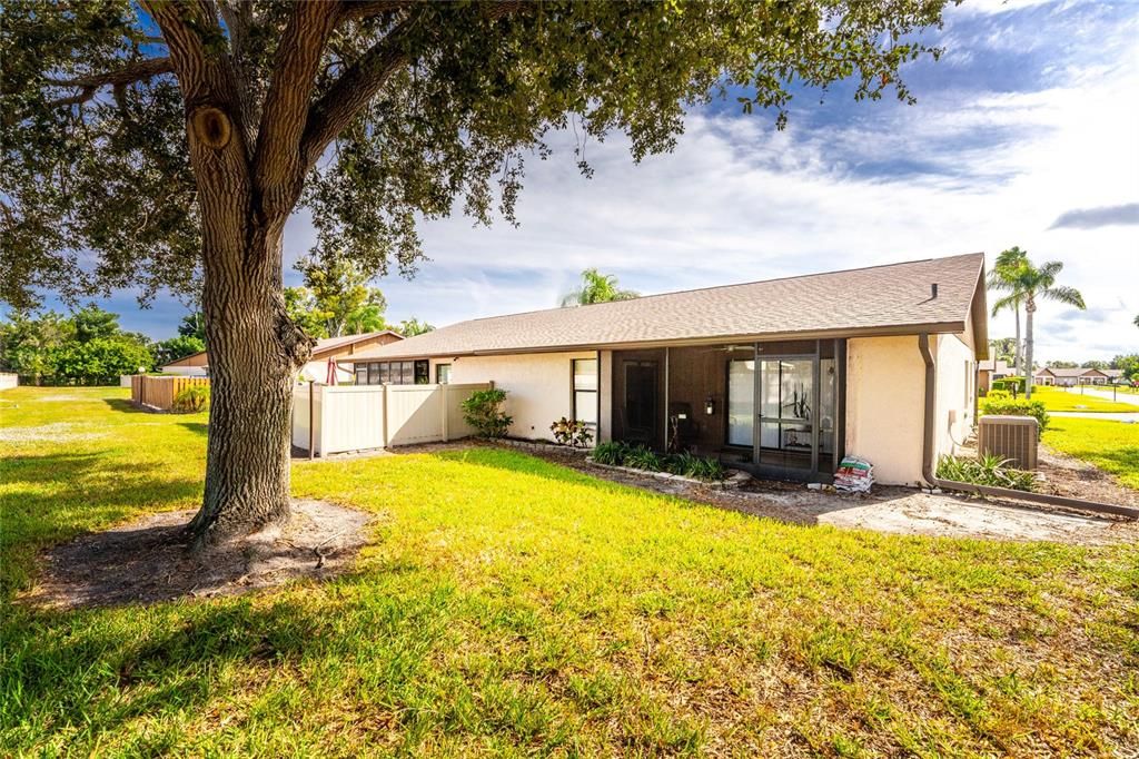 For Sale: $199,000 (2 beds, 2 baths, 1078 Square Feet)