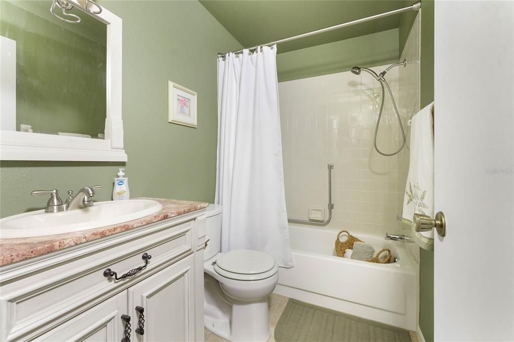 For Sale: $199,000 (2 beds, 2 baths, 1078 Square Feet)