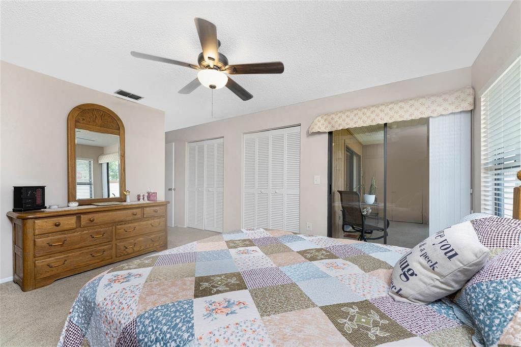 For Sale: $199,000 (2 beds, 2 baths, 1078 Square Feet)