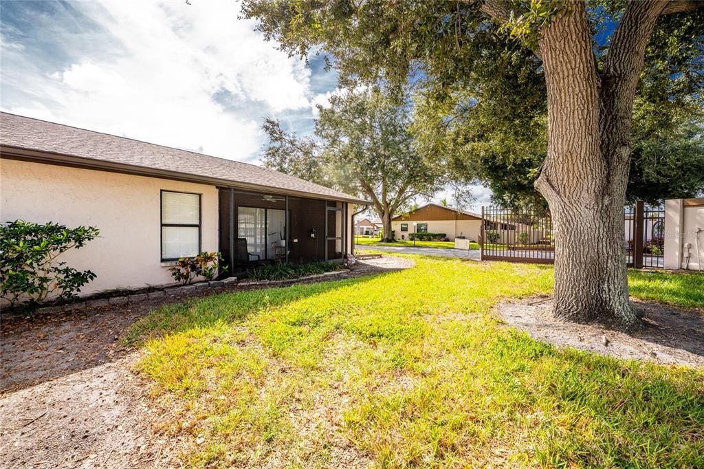 For Sale: $199,000 (2 beds, 2 baths, 1078 Square Feet)