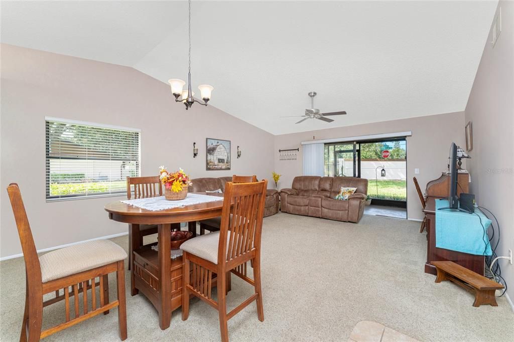 For Sale: $199,000 (2 beds, 2 baths, 1078 Square Feet)