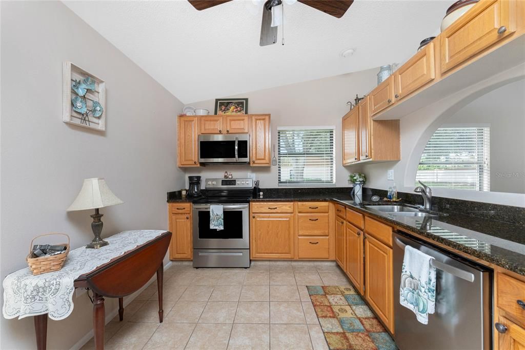 For Sale: $199,000 (2 beds, 2 baths, 1078 Square Feet)