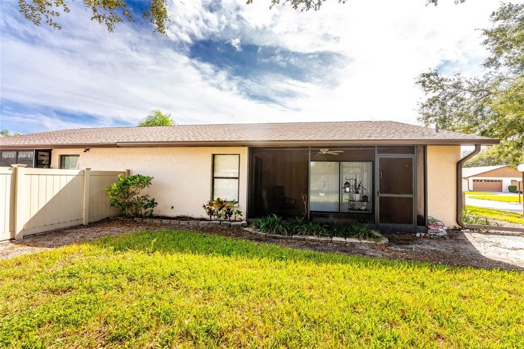 For Sale: $199,000 (2 beds, 2 baths, 1078 Square Feet)