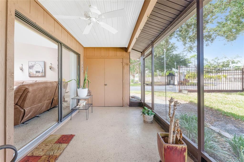 For Sale: $199,000 (2 beds, 2 baths, 1078 Square Feet)