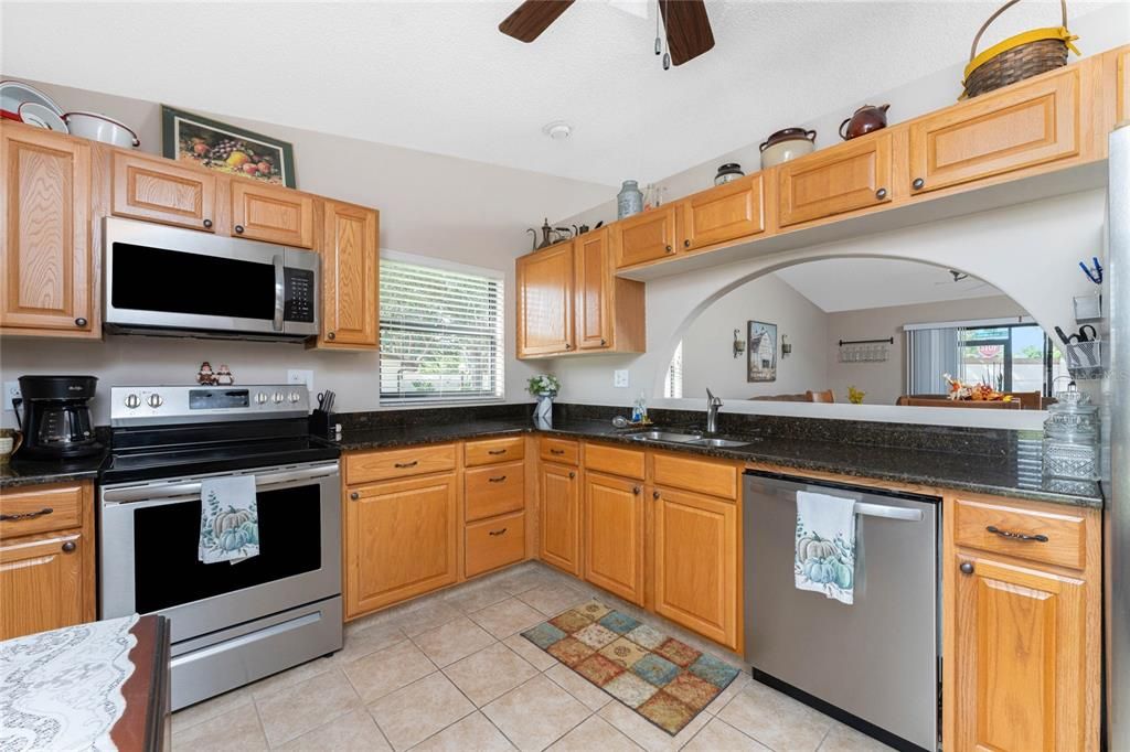 For Sale: $199,000 (2 beds, 2 baths, 1078 Square Feet)