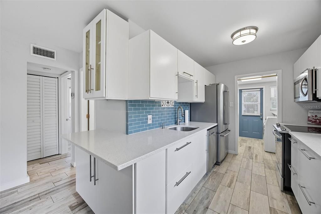 For Rent: $1,800 (2 beds, 1 baths, 648 Square Feet)