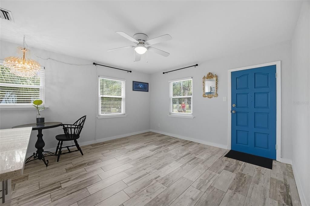 For Rent: $1,800 (2 beds, 1 baths, 648 Square Feet)