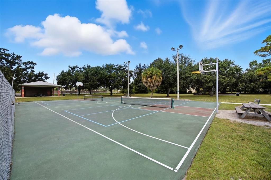 For Rent: $1,800 (2 beds, 1 baths, 648 Square Feet)