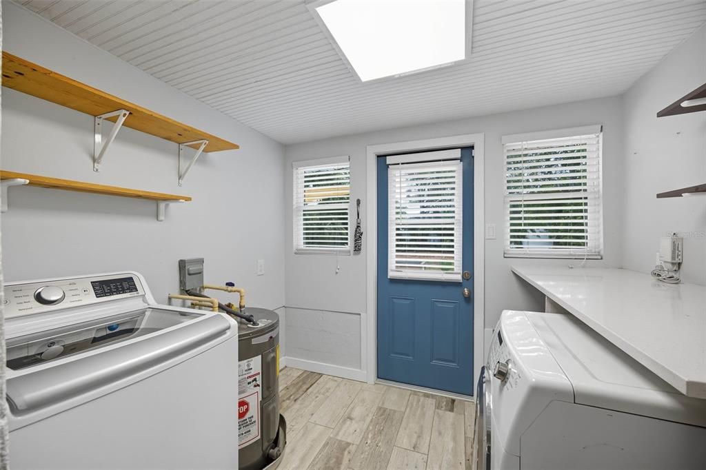 For Rent: $1,800 (2 beds, 1 baths, 648 Square Feet)