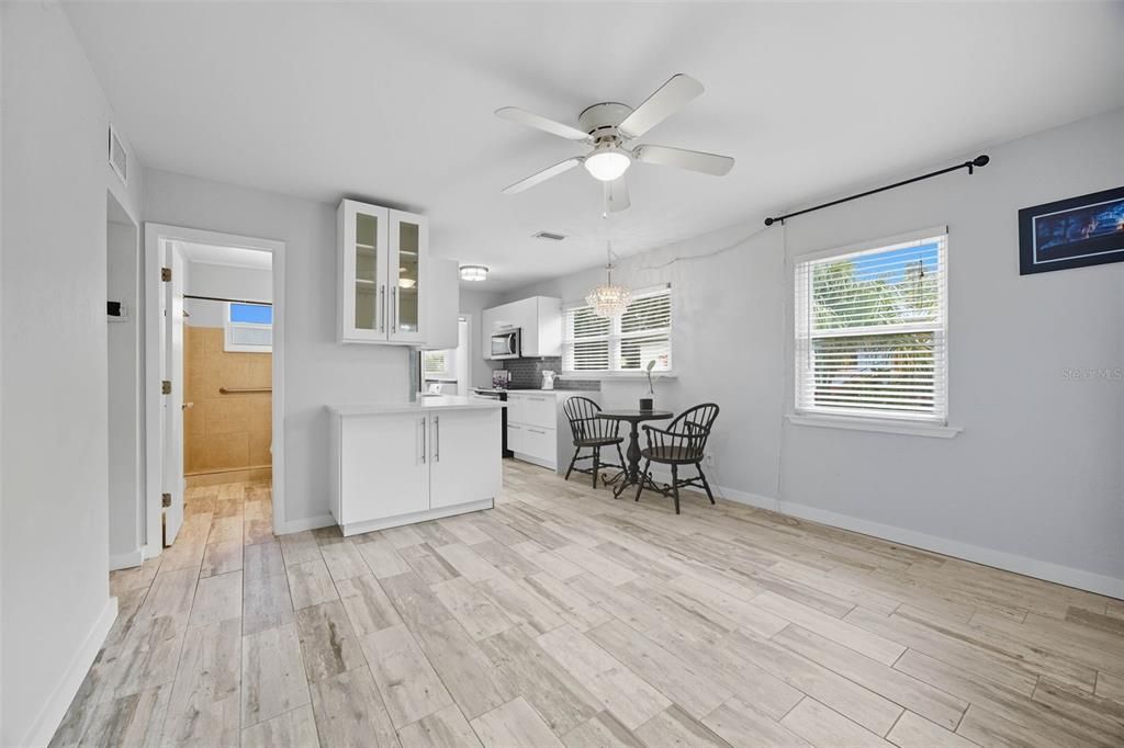 For Rent: $1,800 (2 beds, 1 baths, 648 Square Feet)