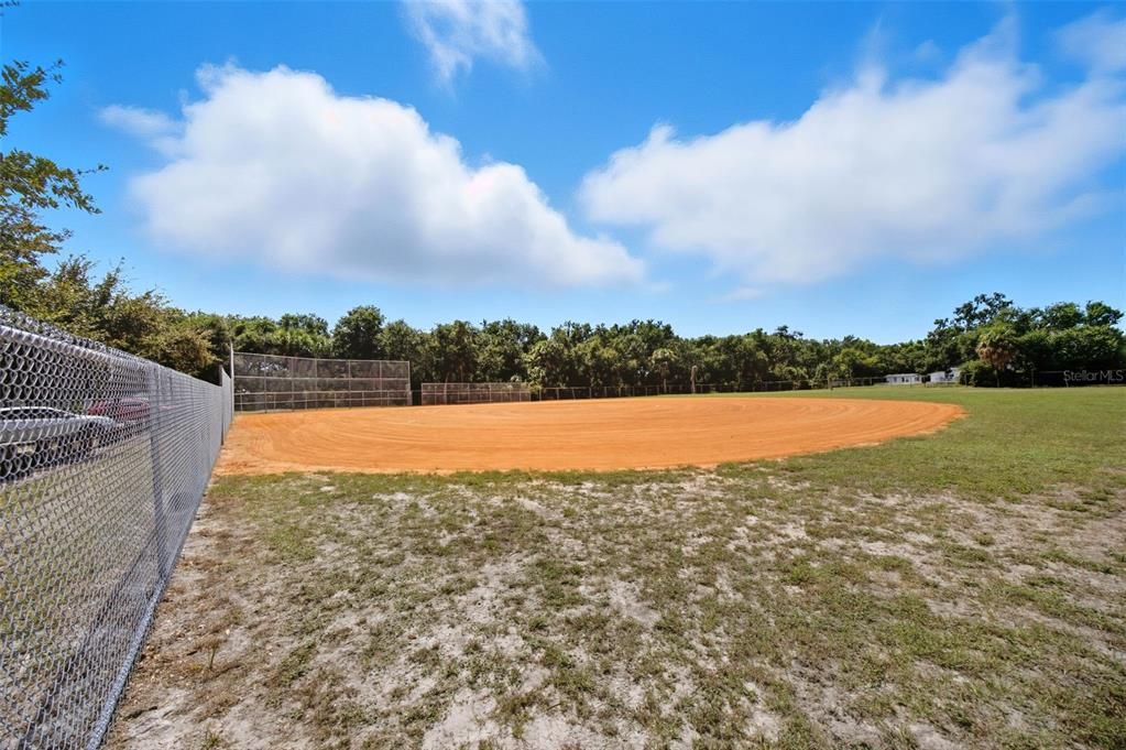 For Rent: $1,800 (2 beds, 1 baths, 648 Square Feet)