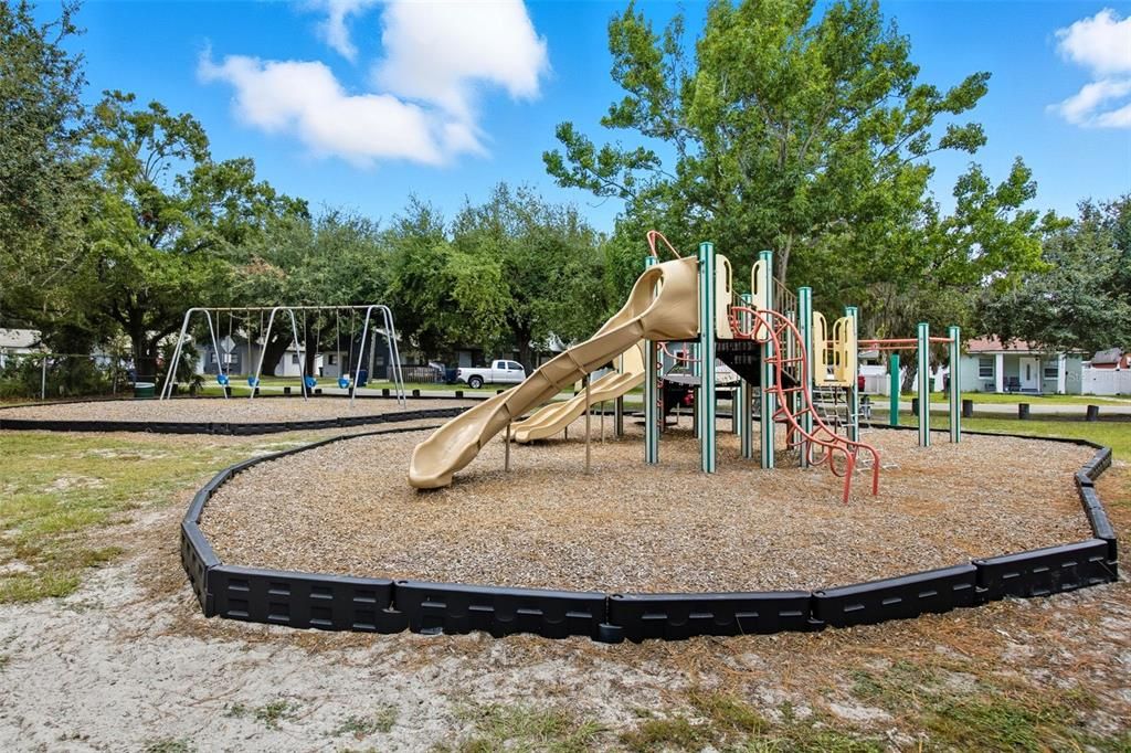 For Rent: $1,800 (2 beds, 1 baths, 648 Square Feet)