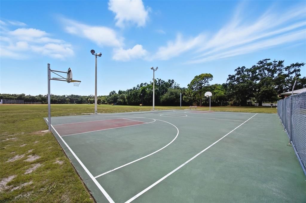 For Rent: $1,800 (2 beds, 1 baths, 648 Square Feet)