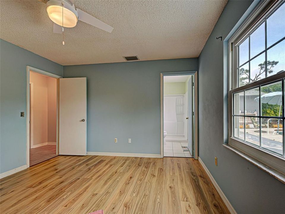 For Sale: $285,000 (3 beds, 3 baths, 1072 Square Feet)