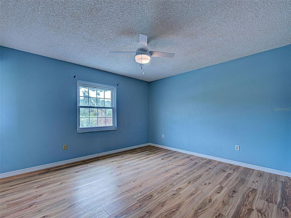 For Sale: $285,000 (3 beds, 3 baths, 1072 Square Feet)