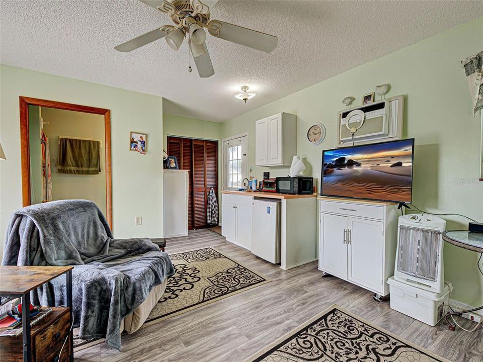 For Sale: $285,000 (3 beds, 3 baths, 1072 Square Feet)