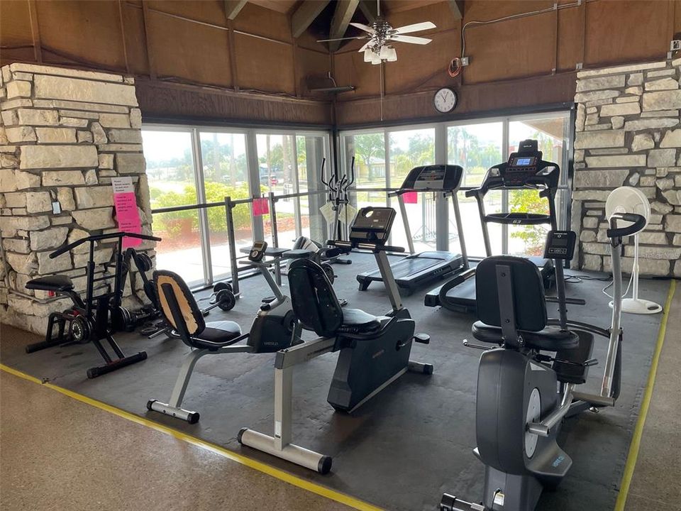 For Sale: $285,000 (3 beds, 3 baths, 1072 Square Feet)