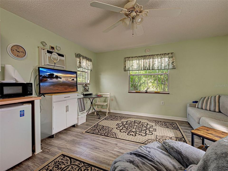 For Sale: $285,000 (3 beds, 3 baths, 1072 Square Feet)