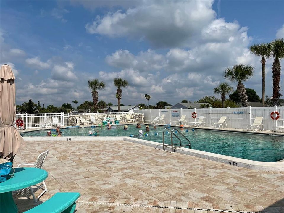 For Sale: $285,000 (3 beds, 3 baths, 1072 Square Feet)