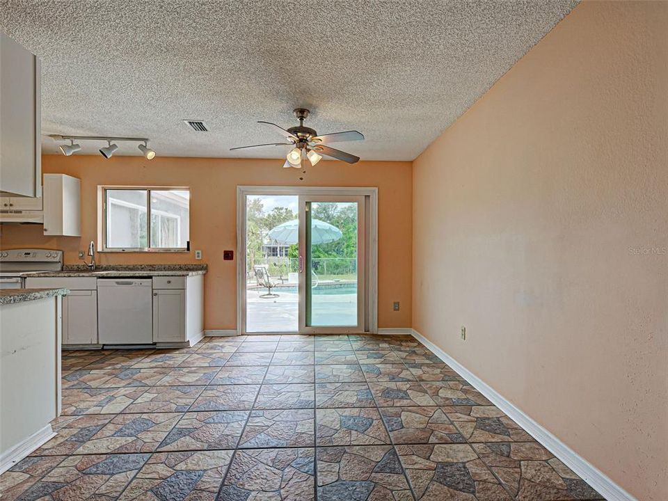 For Sale: $285,000 (3 beds, 3 baths, 1072 Square Feet)