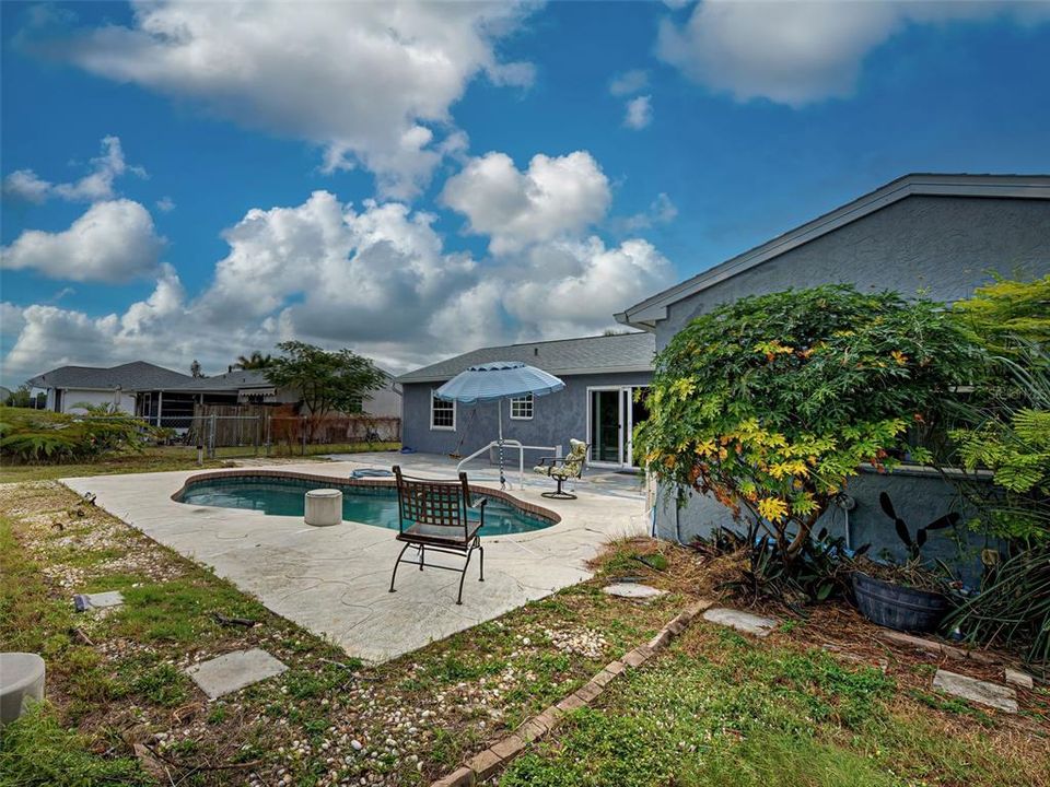 For Sale: $285,000 (3 beds, 3 baths, 1072 Square Feet)