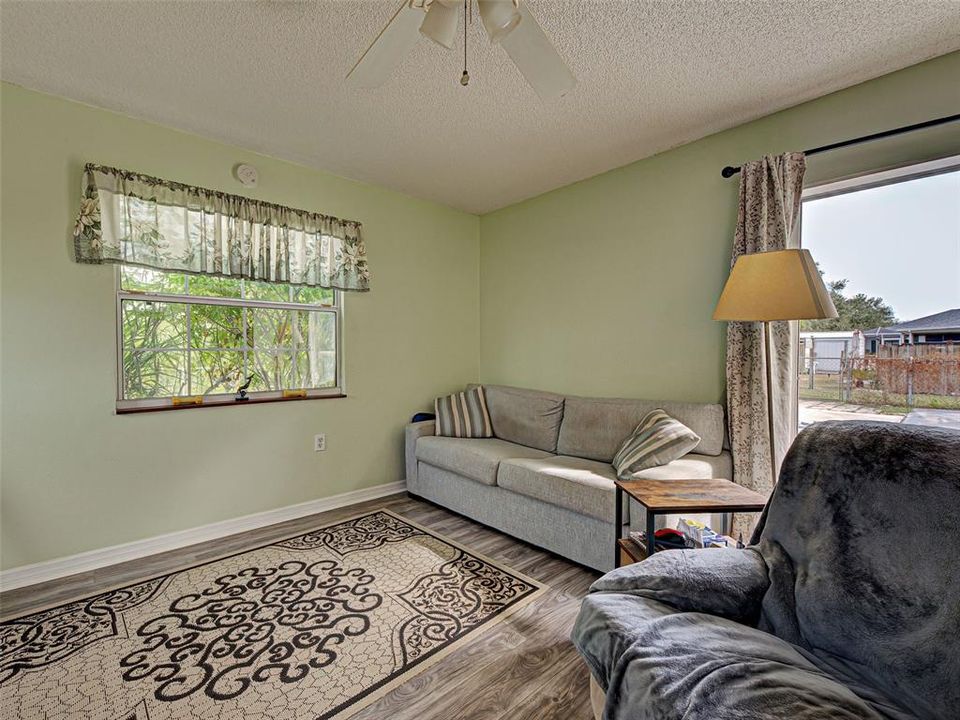 For Sale: $285,000 (3 beds, 3 baths, 1072 Square Feet)