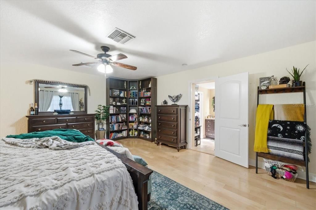 For Sale: $1,825,000 (7 beds, 6 baths, 5661 Square Feet)