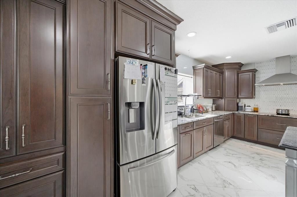 For Sale: $1,825,000 (7 beds, 6 baths, 5661 Square Feet)