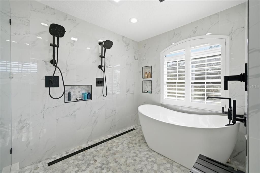 For Sale: $1,825,000 (7 beds, 6 baths, 5661 Square Feet)