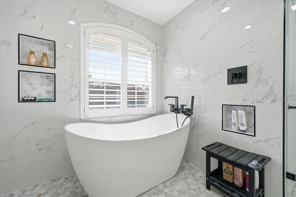 For Sale: $1,825,000 (7 beds, 6 baths, 5661 Square Feet)