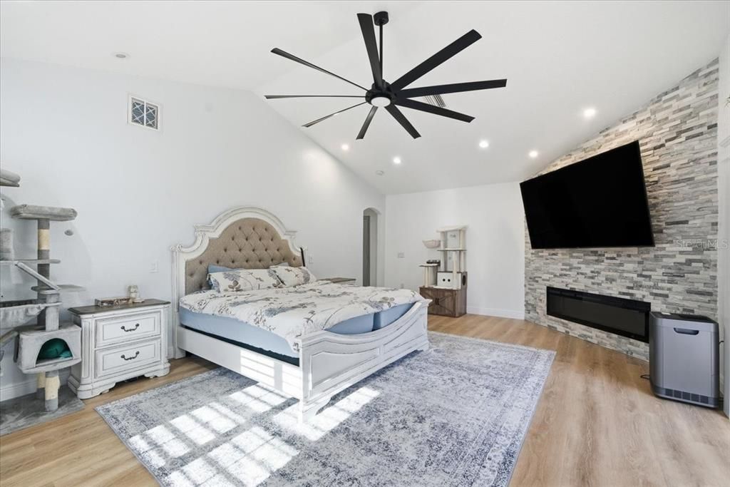 For Sale: $1,825,000 (7 beds, 6 baths, 5661 Square Feet)