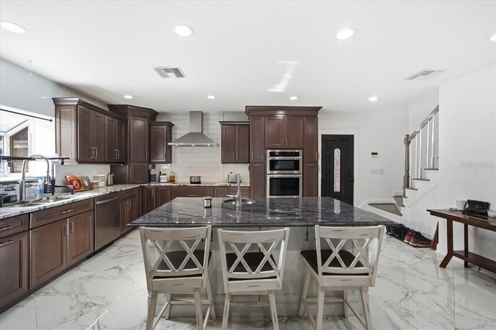 For Sale: $1,825,000 (7 beds, 6 baths, 5661 Square Feet)