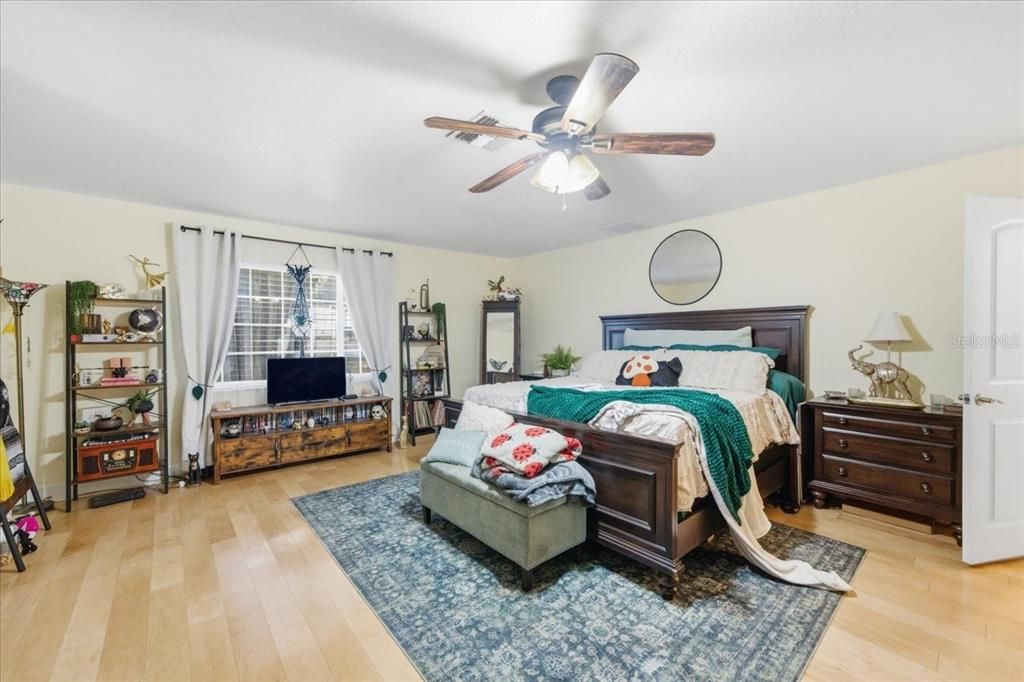 For Sale: $1,825,000 (7 beds, 6 baths, 5661 Square Feet)