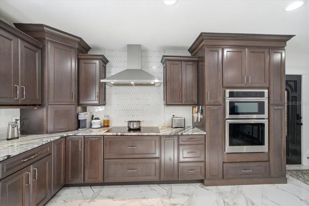 For Sale: $1,825,000 (7 beds, 6 baths, 5661 Square Feet)