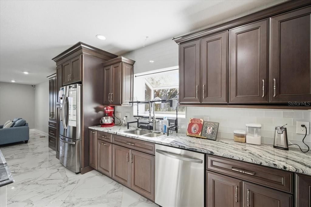 For Sale: $1,825,000 (7 beds, 6 baths, 5661 Square Feet)