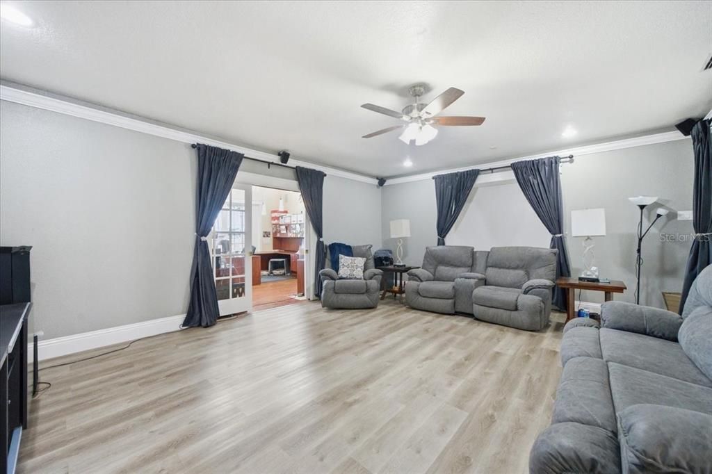 For Sale: $1,825,000 (7 beds, 6 baths, 5661 Square Feet)