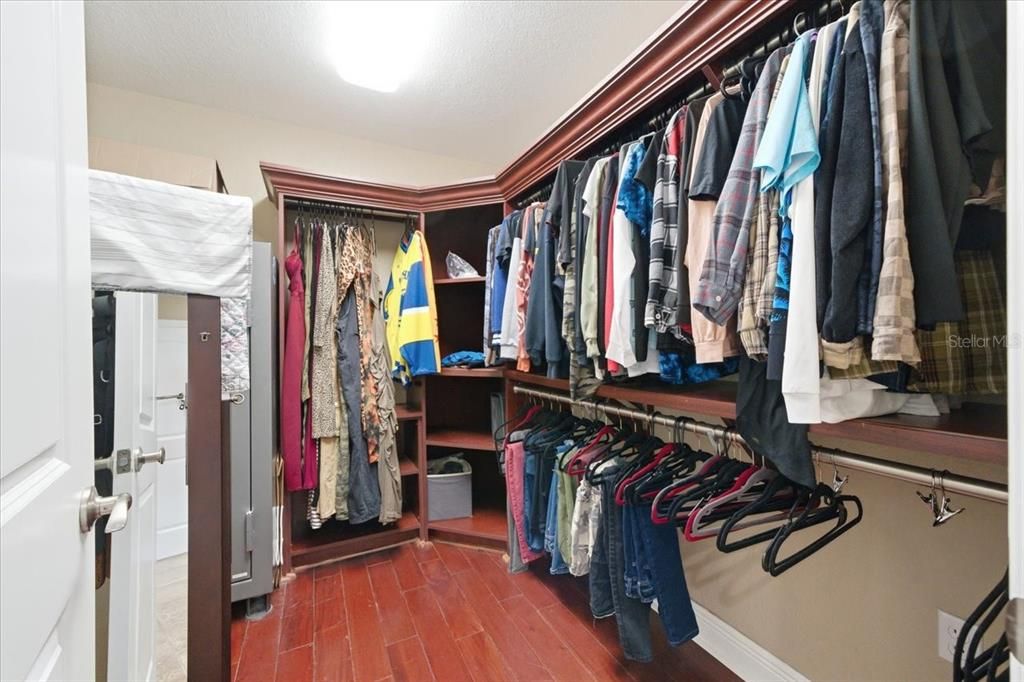 For Sale: $1,825,000 (7 beds, 6 baths, 5661 Square Feet)