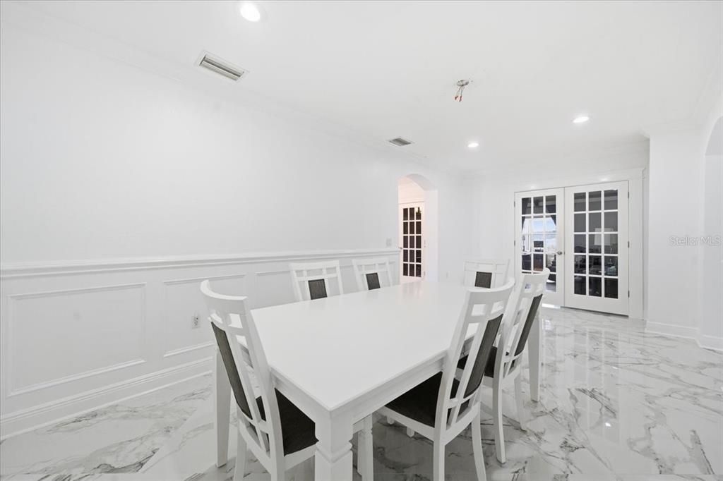 For Sale: $1,825,000 (7 beds, 6 baths, 5661 Square Feet)