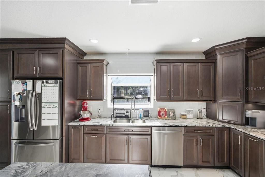 For Sale: $1,825,000 (7 beds, 6 baths, 5661 Square Feet)